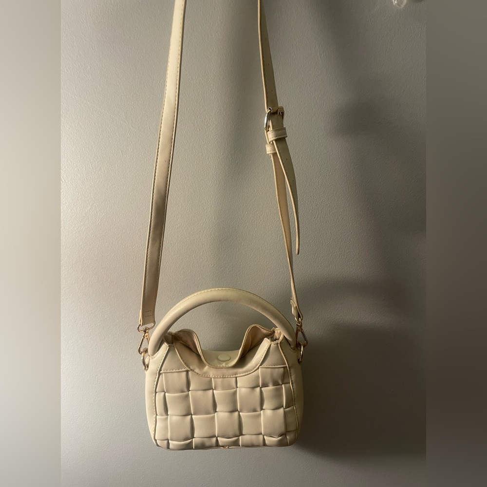 Elegant Cream Quilted Shoulder Bag